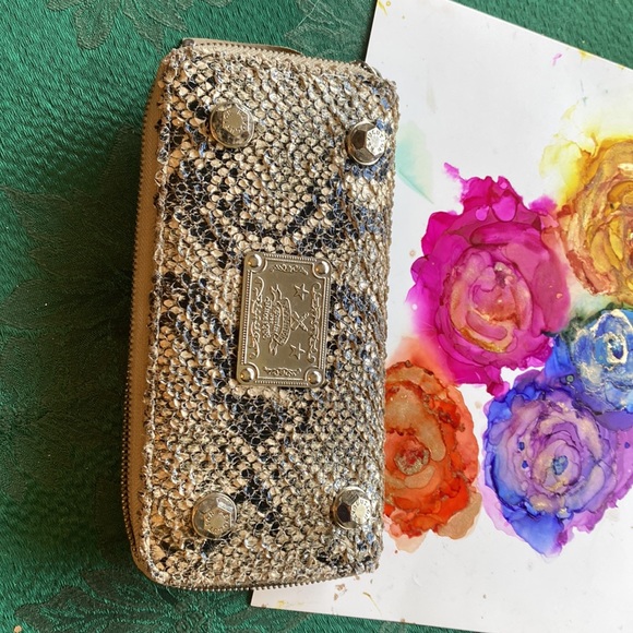 Revolution Wallet Animal Print - Picture 8 of 8